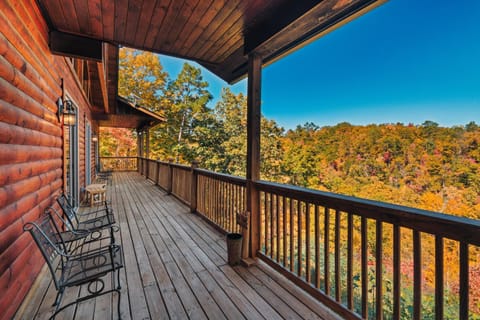 Top Mtn Views, Hottub, Games, 4 Suites, Pets House in Pittman Center