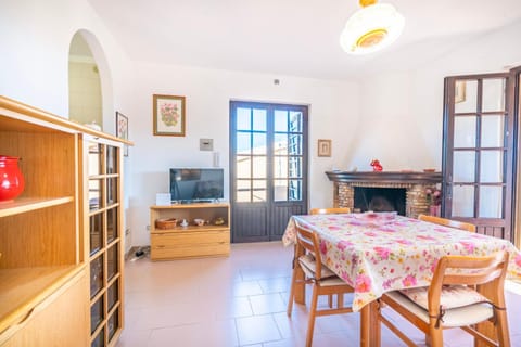 Perla Marina, Estate Infinita, Is Mortorius House in Quartu Sant'Elena