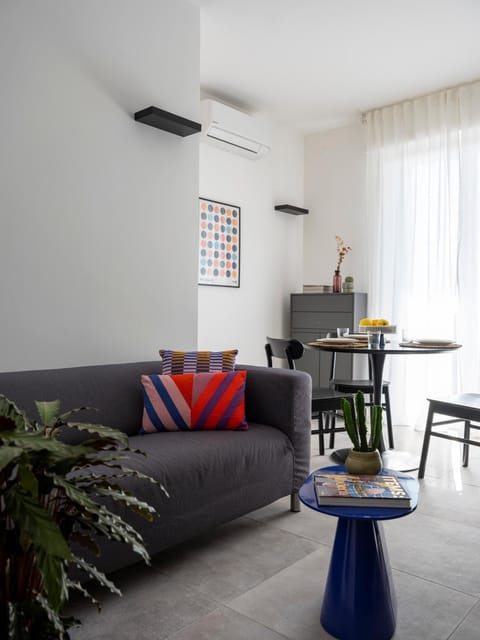 Living room, Seating area, Dining area, air conditioner