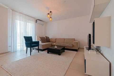 Modern Getaway - Bus Station Stay Apartment in Serbia