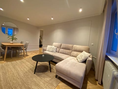 TV and multimedia, Balcony/Terrace, Living room, Seating area, Dining area