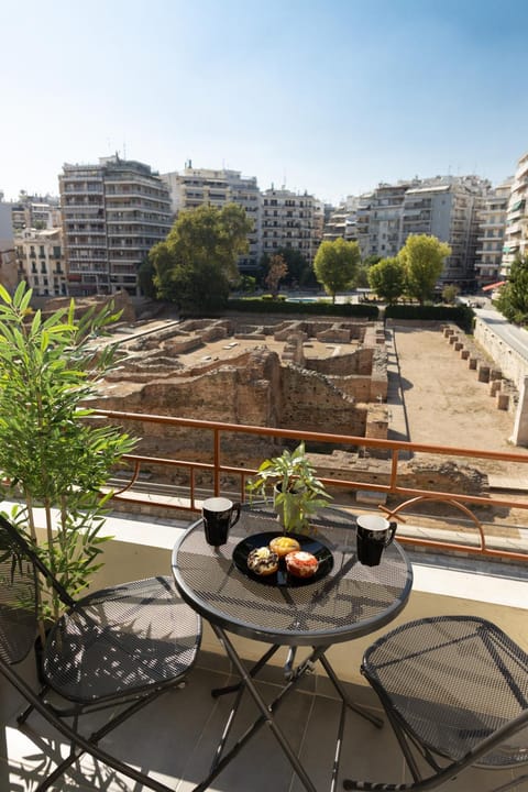 View (from property/room), Balcony/Terrace, City view, Landmark view