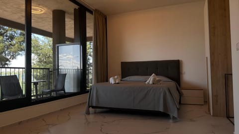 Bed, View (from property/room), Balcony/Terrace, Photo of the whole room, Bedroom, towels