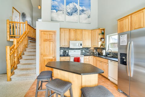 6 Mi to Skiing Mtn-View Fraser Duplex House in Fraser