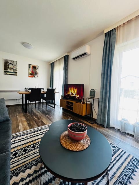 Living room, Dining area