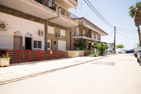 Property building, Day, Neighbourhood, City view, Street view, Location