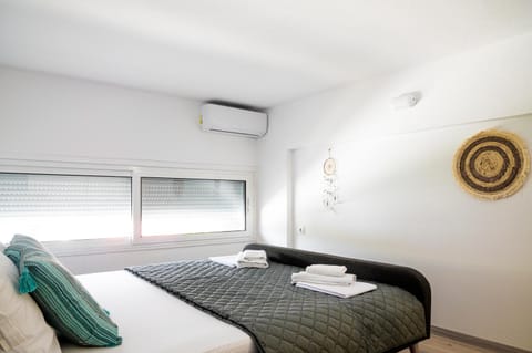 Bed, Photo of the whole room, Bedroom, towels, air conditioner