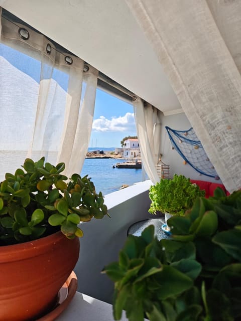 View (from property/room), Balcony/Terrace, Location