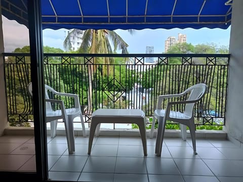 Day, Natural landscape, Garden, Balcony/Terrace, Living room, Seating area, Garden view, Sea view