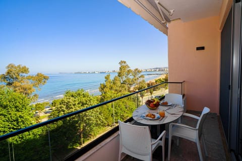 Day, View (from property/room), Balcony/Terrace, Balcony/Terrace, Food and drinks, Sea view