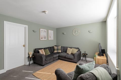 Montpellier Courtyard Apartment in Cheltenham