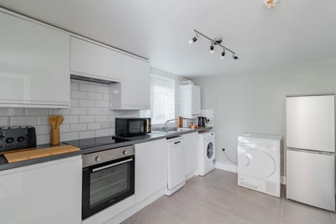 Montpellier Courtyard Apartment in Cheltenham