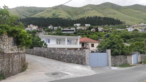 Property building, Day, Neighbourhood, Natural landscape, Mountain view