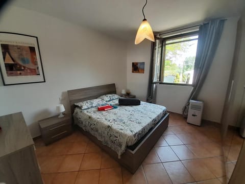 Bed, Seating area, Bedroom, towels