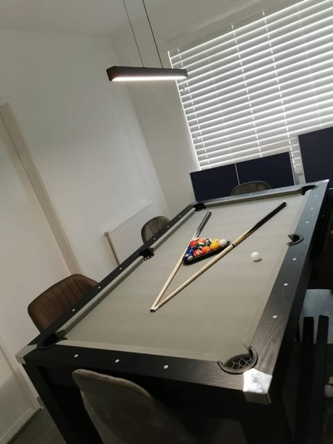 Haven Noir by CEFAS - Pool Table - City & Man Utd House in Salford