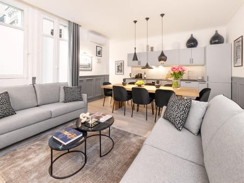 LivinParis - Luxury AC 4 Bedrooms Auteuil Eiffel Apartment in Paris