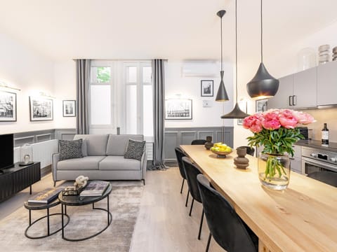 LivinParis - Luxury AC 4 Bedrooms Auteuil Eiffel Apartment in Paris