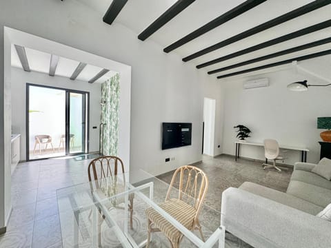 Communal lounge/ TV room, TV and multimedia, Living room, Seating area, Evening entertainment, Pets, pet friendly