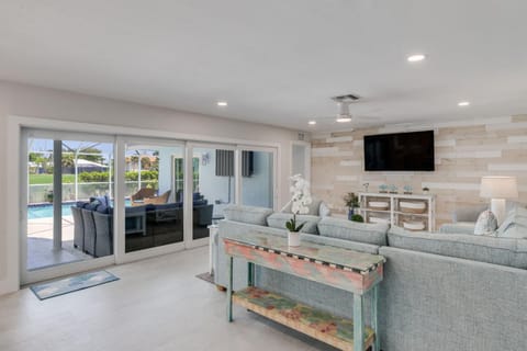 Casa Del Mar- Stunning Villa with Pool and Spa Villa in Sanibel Island