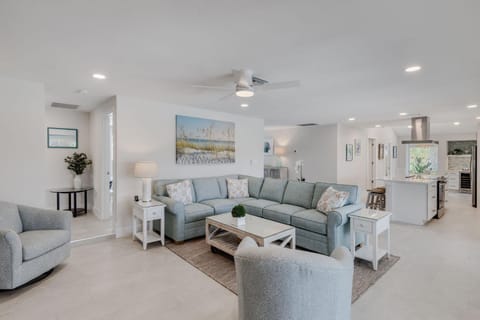 Casa Del Mar- Stunning Villa with Pool and Spa Villa in Sanibel Island