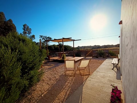 Patio, Day, Natural landscape, sunbed