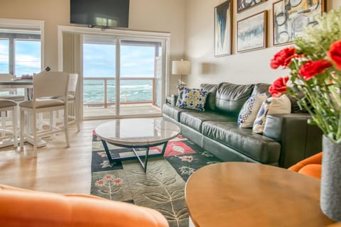 Spectacular Ocean Views! Spouting Horn Two Apartment in Depoe Bay