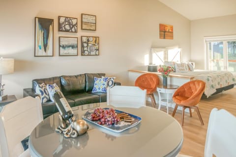 Spectacular Ocean Views! Spouting Horn Two Apartment in Depoe Bay