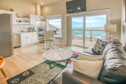 Spectacular Ocean Views! Spouting Horn Two Apartment in Depoe Bay