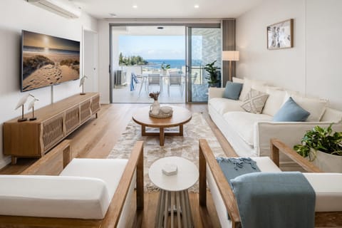 TV and multimedia, View (from property/room), Living room, Seating area, Sea view