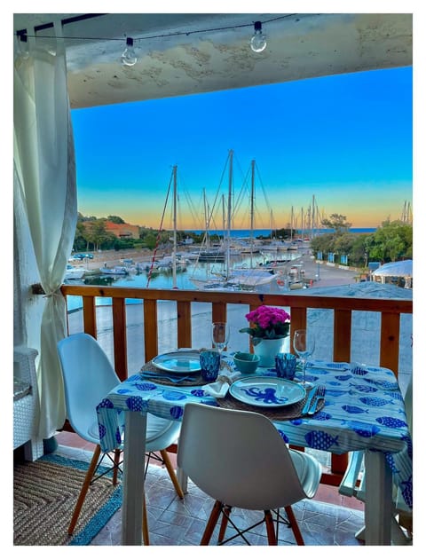 View (from property/room), Balcony/Terrace, Dining area, Sea view