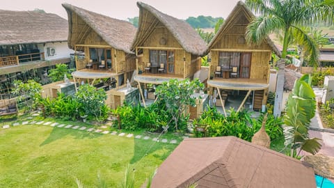 Property building, Spring, Day, Garden, Garden view