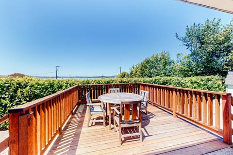 Coastal Vista Retreat House in Coos Bay