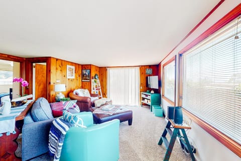 Coastal Vista Retreat House in Coos Bay