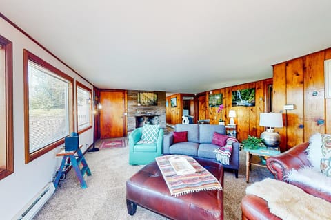 Coastal Vista Retreat House in Coos Bay