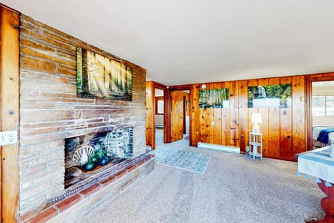 Coastal Vista Retreat House in Coos Bay