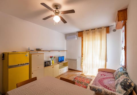 TV and multimedia, Living room, air conditioner