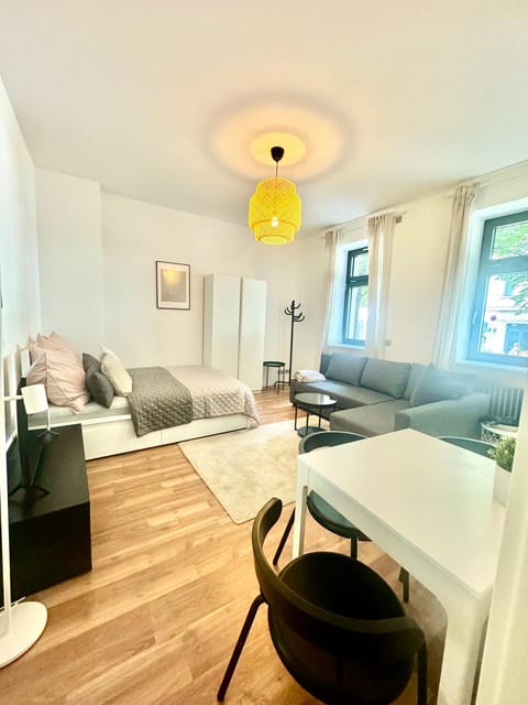 Bed, Living room, Photo of the whole room, Seating area, Dining area, Bedroom