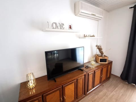 Communal lounge/ TV room, TV and multimedia, Evening entertainment, air conditioner