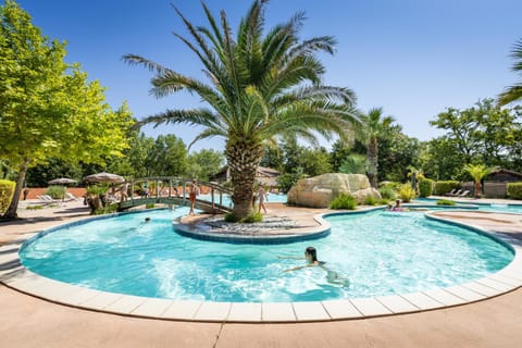 Day, Swimming pool