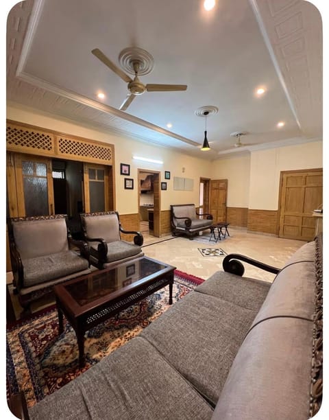 TV and multimedia, Seating area, Evening entertainment, fireplace