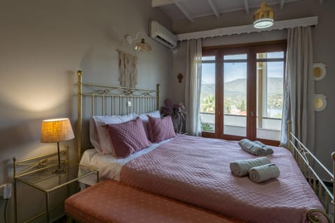 Bed, Photo of the whole room, Bedroom, towels, air conditioner