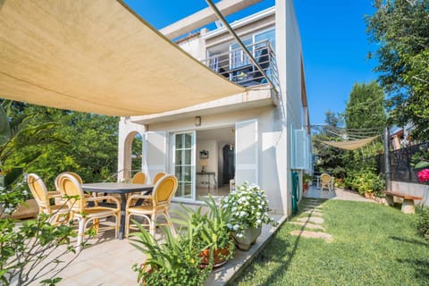 Property building, Patio, Garden, Balcony/Terrace, Garden view