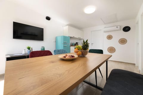 TV and multimedia, Kitchen or kitchenette, Seating area, Dining area