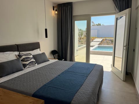 View (from property/room), Photo of the whole room, Swimming pool