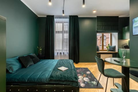 Bed, TV and multimedia, Living room, Photo of the whole room, Seating area, Bedroom
