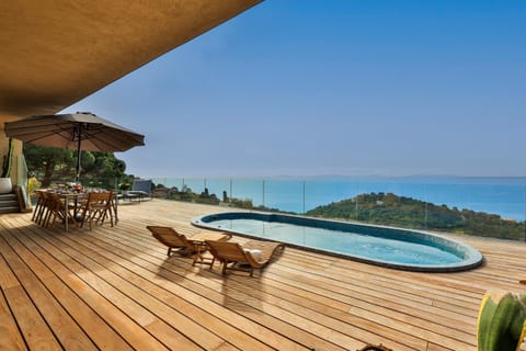 Patio, Hot Tub, View (from property/room), Balcony/Terrace, Sea view, Swimming pool, sunbed