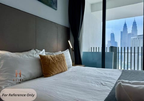 Bedroom, City view