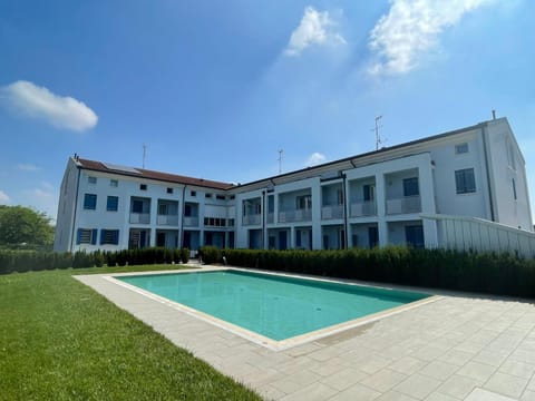 Property building, Garden view, Pool view, Swimming pool
