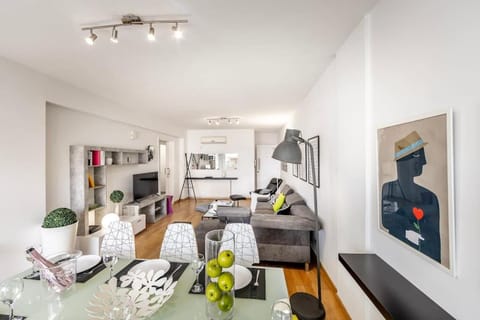 TV and multimedia, Living room, Seating area, Dining area