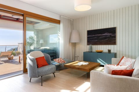 TV and multimedia, View (from property/room), View (from property/room), Living room, Seating area, Sea view, Sea view